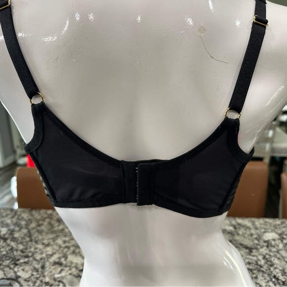 Victoria's Secret Black Contour Bra Intimates - Picture 3 of 5